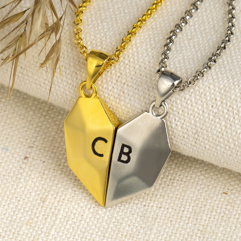 2 Pieces Personalized Magnetic Interattraction Heart-Shaped Name Necklace Valentine's Day